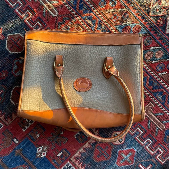 Dooney & Bourke all weather, leather purse - Picture 5 of 5